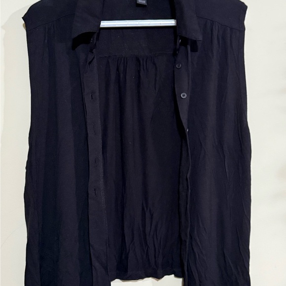 Simons Black Sleeveless Button Down Shirt - Picture 2 of 4